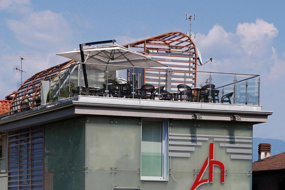 Happy Hotel Atelier Gardone Riviera Centro & Beach Εξωτερικό φωτογραφία