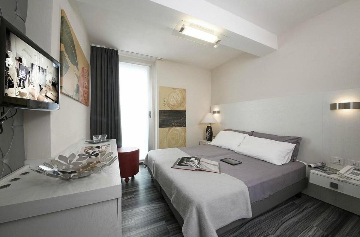 Happy Hotel Atelier Gardone Riviera Centro & Beach Εξωτερικό φωτογραφία