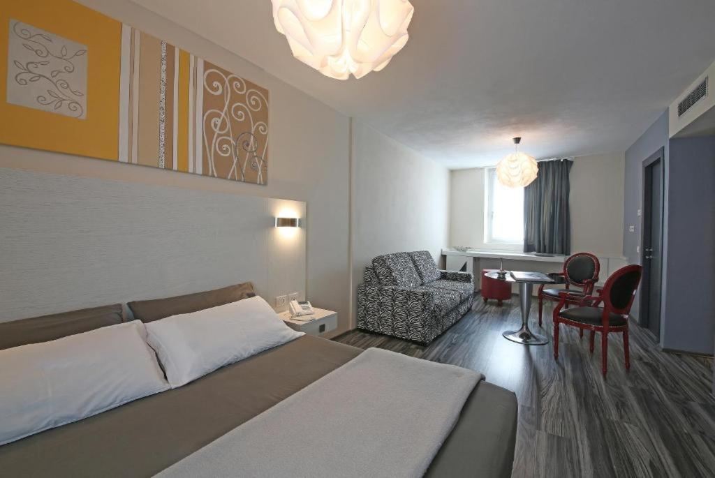 Happy Hotel Atelier Gardone Riviera Centro & Beach Εξωτερικό φωτογραφία