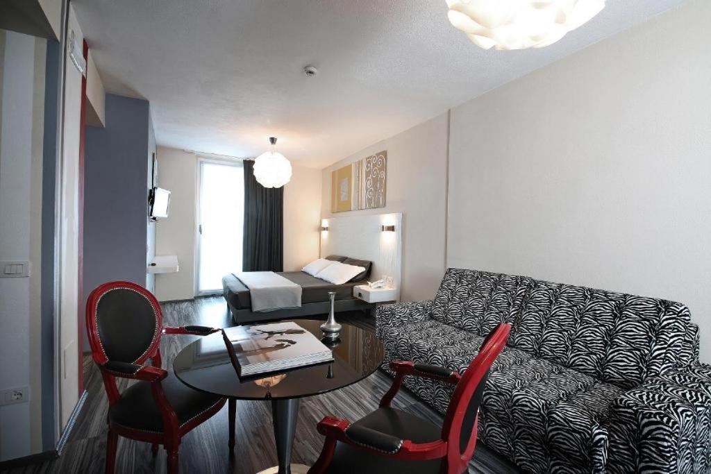 Happy Hotel Atelier Gardone Riviera Centro & Beach Εξωτερικό φωτογραφία